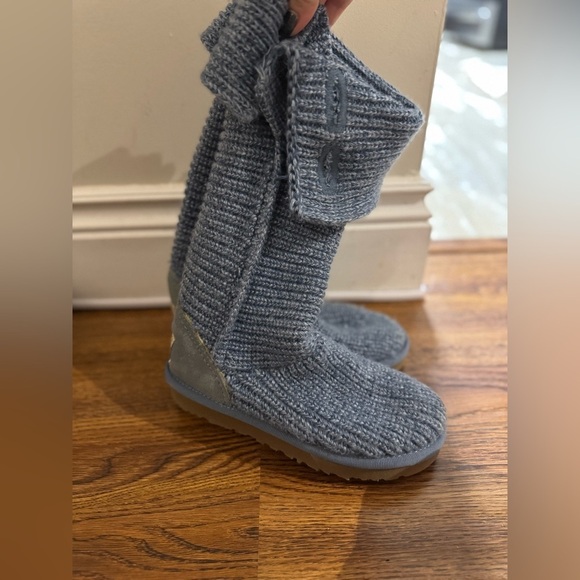 UGG women’s classic Cardi knit blue boots (US 5) - Picture 1 of 7